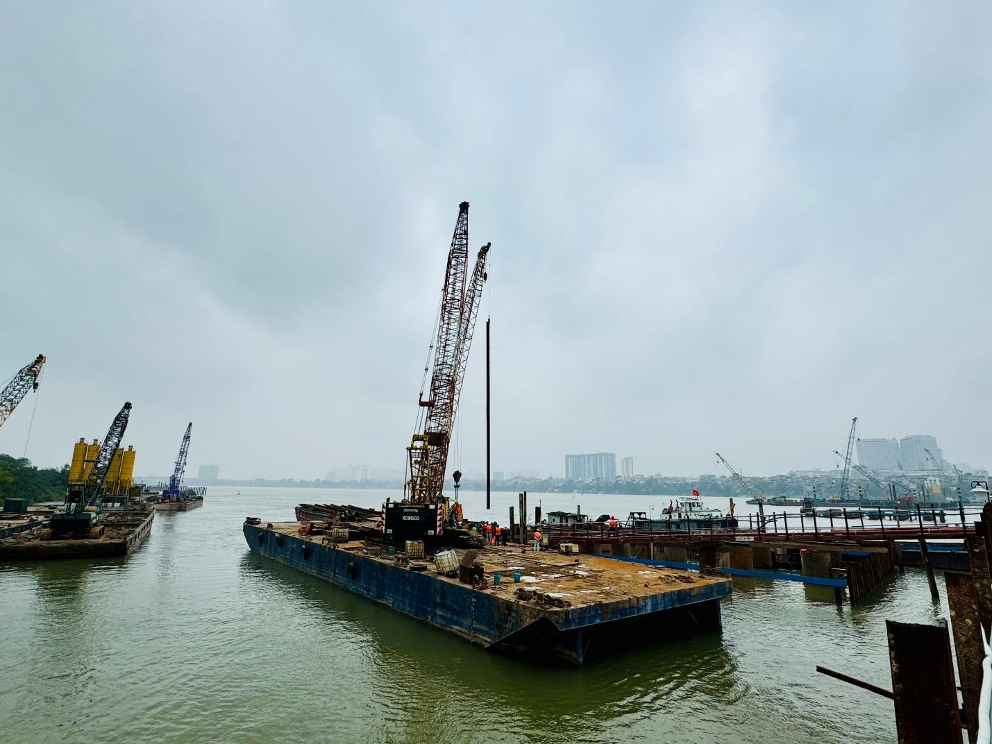 Sau gần 5 tháng khởi công, 'siêu cầu' vượt sông Hồng hơn 15.000 tỷ đồng nối phố cổ với Long Biên đang có tiến độ ra sao? - Ảnh 1