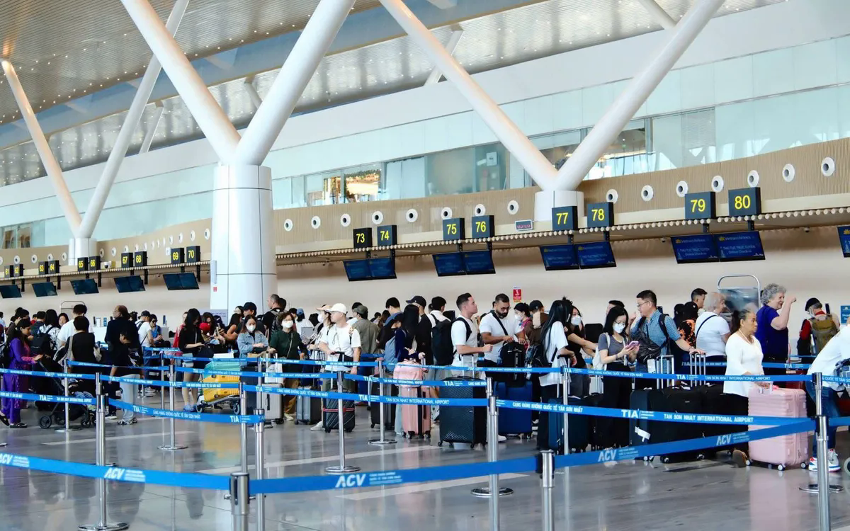 Sân bay Tân Sơn Nhất dự kiến đón khoảng 145.000 lượt khách/ngày dịp Tết - Ảnh 1