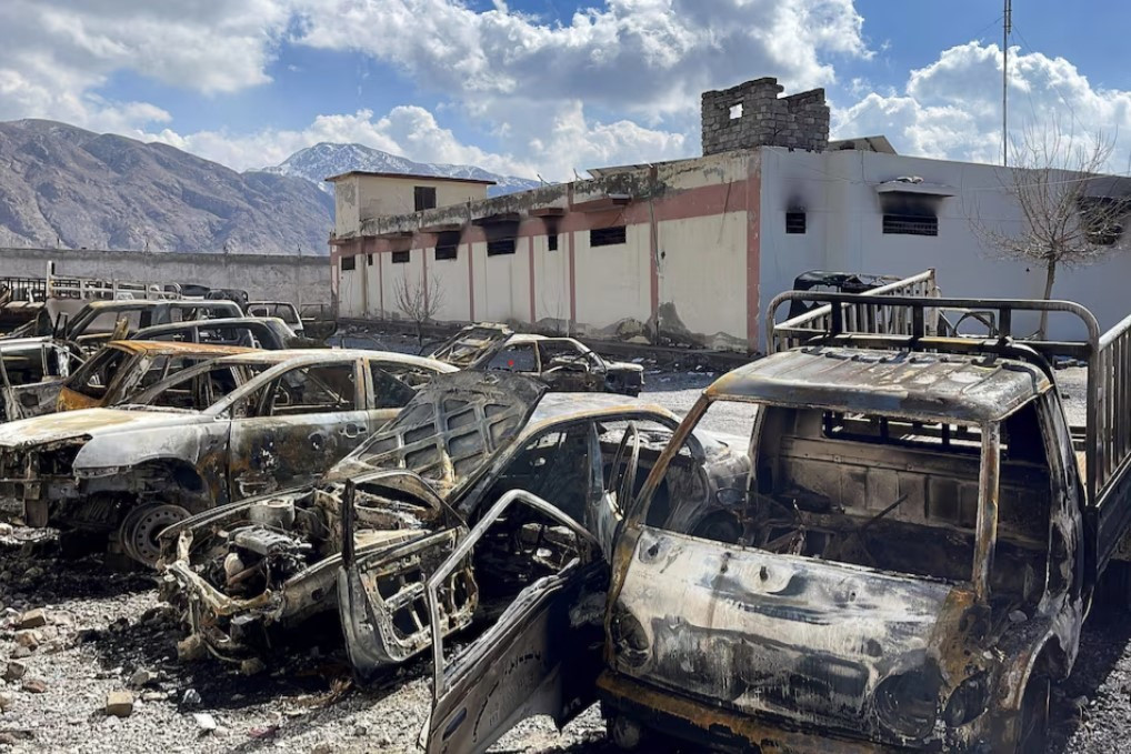 Hệ lụy khôn lường khi hai huynh đệ Vùng Vịnh ‘tháo găng tay’ - Ảnh 1