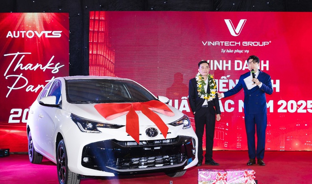 Doanh nghiệp top đầu ngành giá kệ thưởng Tết lớn - Tặng ô tô thay lời tri ân nhân viên - Ảnh 1