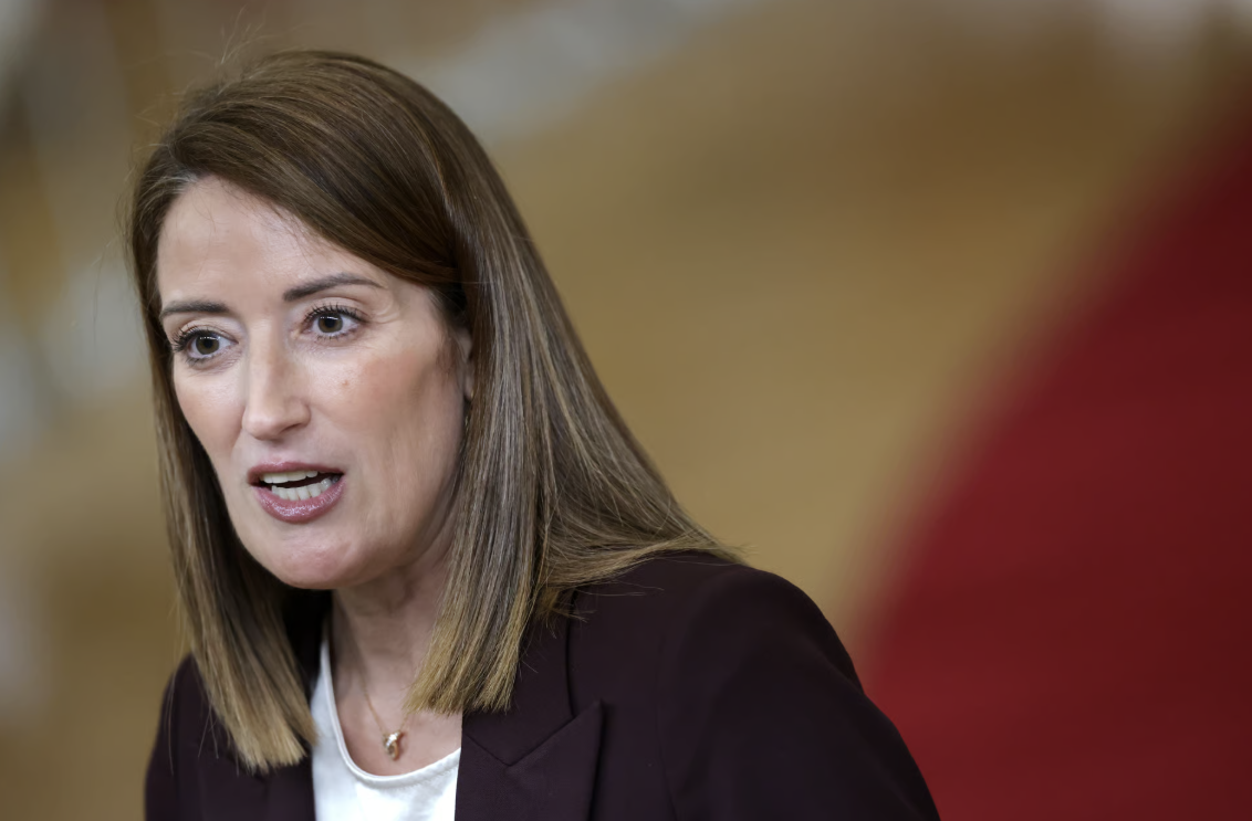 EU phê duyệt khoản vay hơn 100 tỉ USD cho Ukraine - Ảnh 1