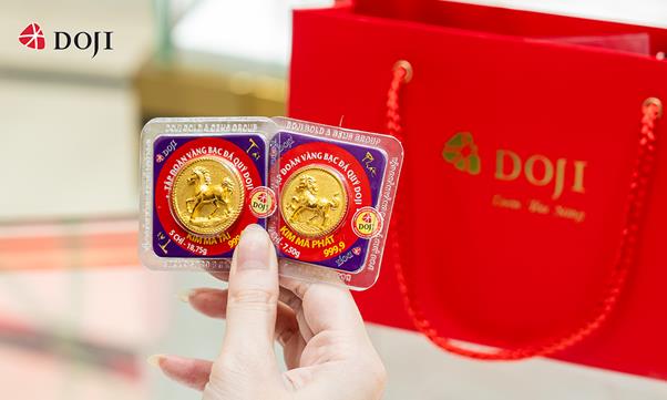 DOJI hút khách mua vàng bạc ngày Thần Tài - Ảnh 3