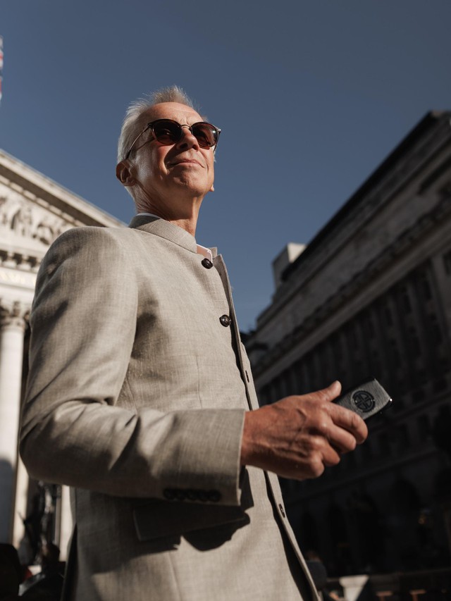 Hutch Hutchison: "Cha đẻ" Vertu hay nhà sáng lập điện thoại xa xỉ XOR? - Ảnh 3