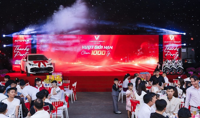Doanh nghiệp top đầu ngành giá kệ thưởng Tết lớn - Tặng ô tô thay lời tri ân nhân viên - Ảnh 3