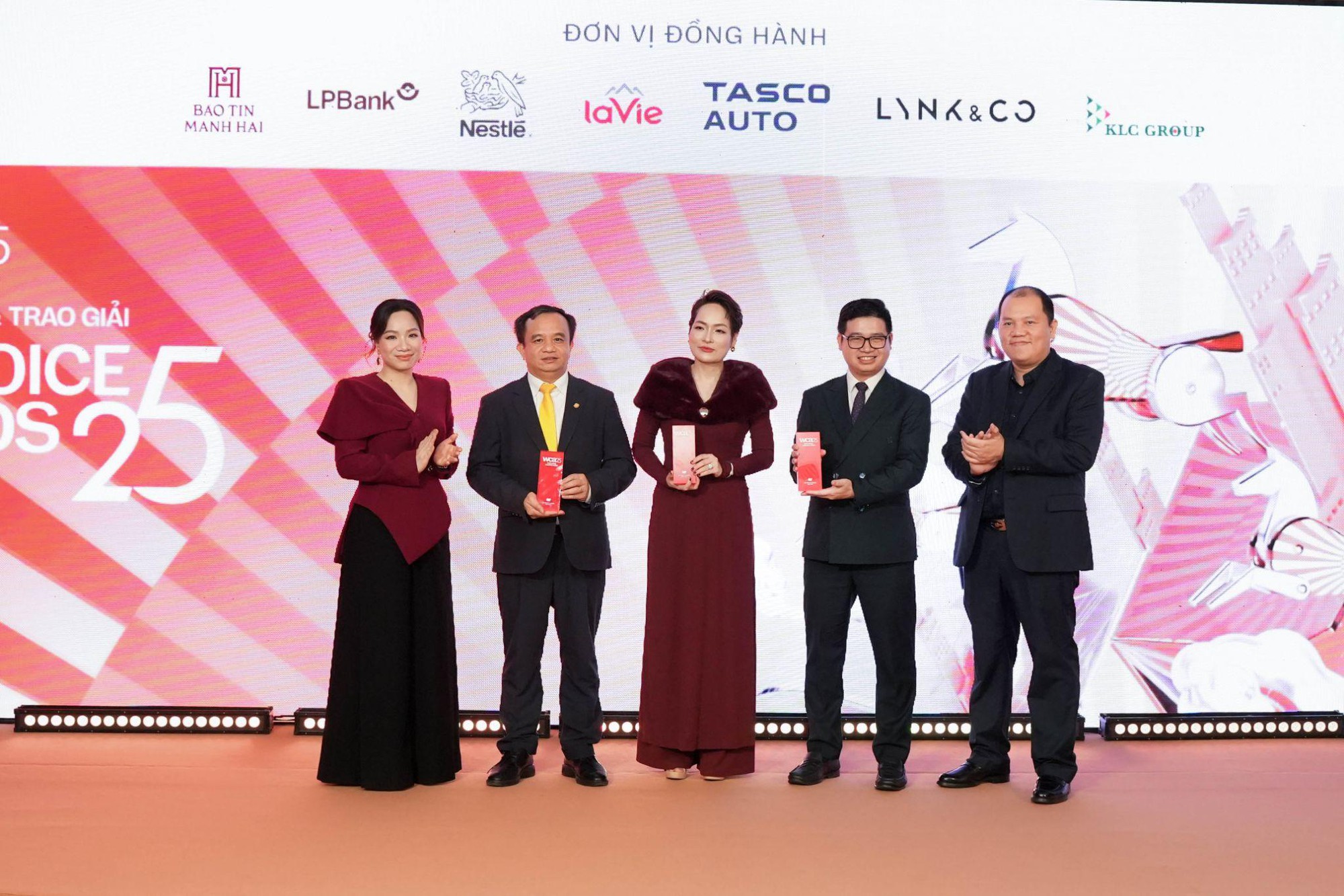 Vươn tầm, tử tế và bền vững: Doanh nghiệp cùng viết tiếp câu chuyện Việt Nam tại Gala WeChoice Awards 2025 - Ảnh 6
