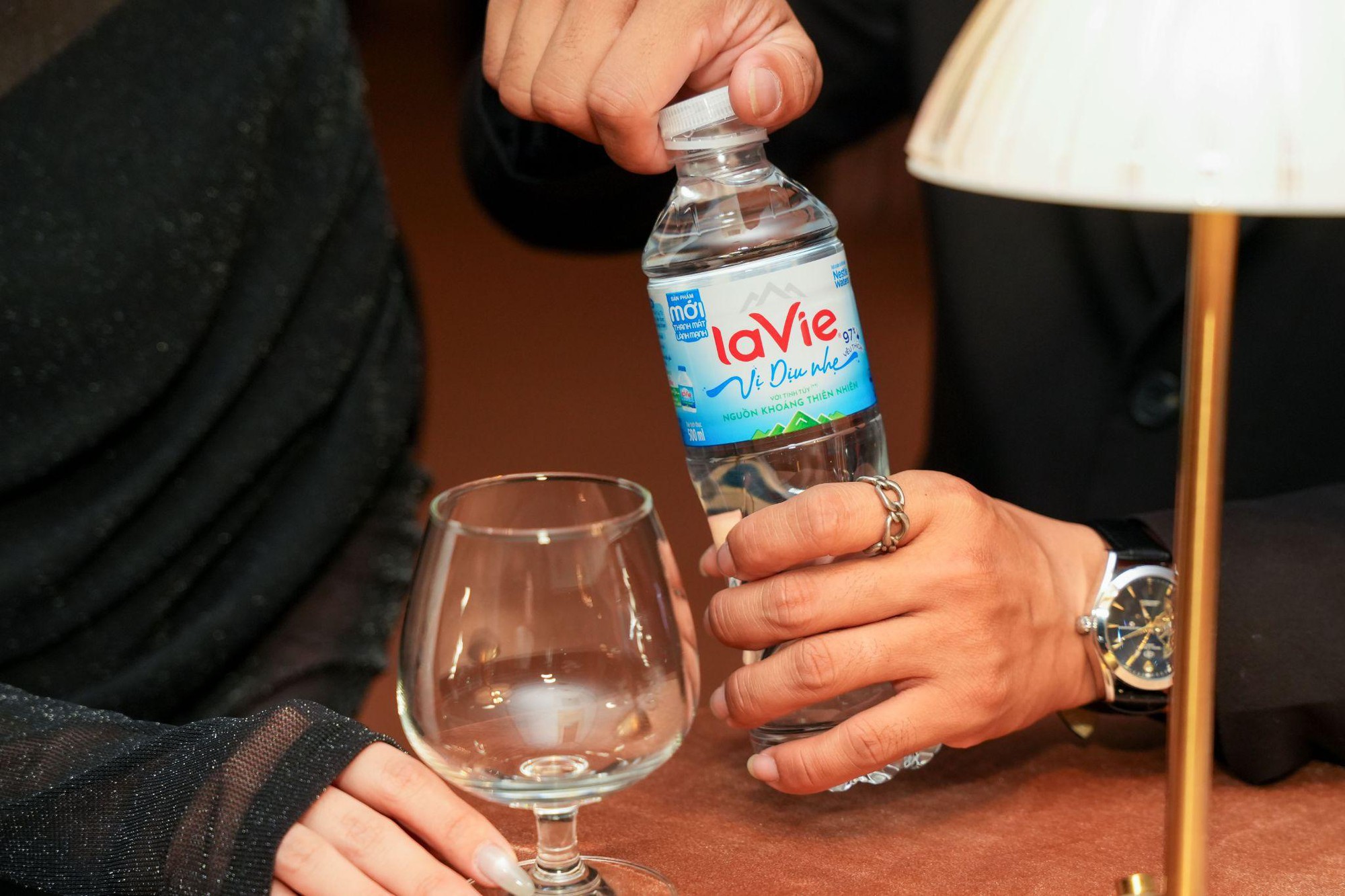 Vươn tầm, tử tế và bền vững: Doanh nghiệp cùng viết tiếp câu chuyện Việt Nam tại Gala WeChoice Awards 2025 - Ảnh 8