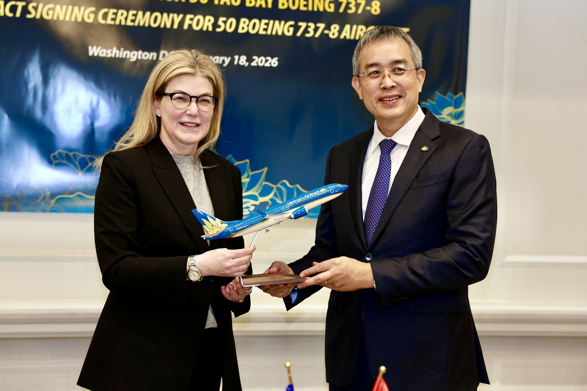 Lãnh đạo Vietnam Airlines nói về kế hoạch đầu tư 30 máy bay thân rộng hơn 12 tỉ USD - Ảnh 1