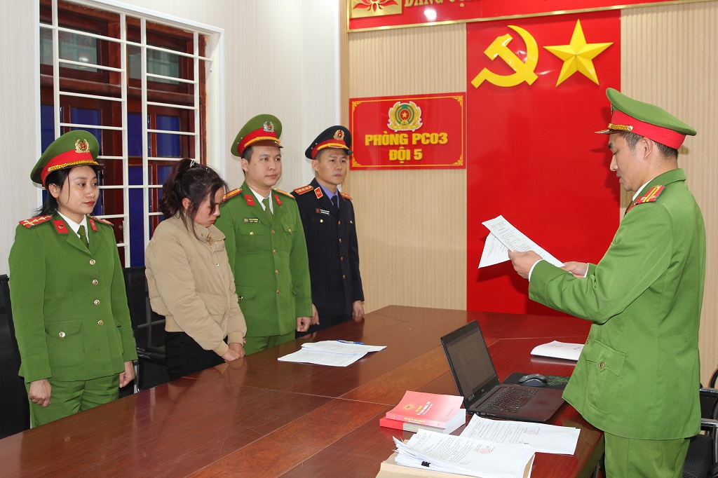 Bắt giữ Lê Thị Lộc chuyên sản xuất giấm giả: Trong nửa năm cung cấp khoảng 60.000 chai giấm chứa toàn axit acetic công nghiệp ra thị trường - Ảnh 4