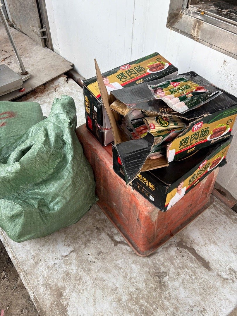 Phát hiện 2 xe tải đông lạnh lạ, công an Việt Nam lập tức theo dõi - Ảnh 6