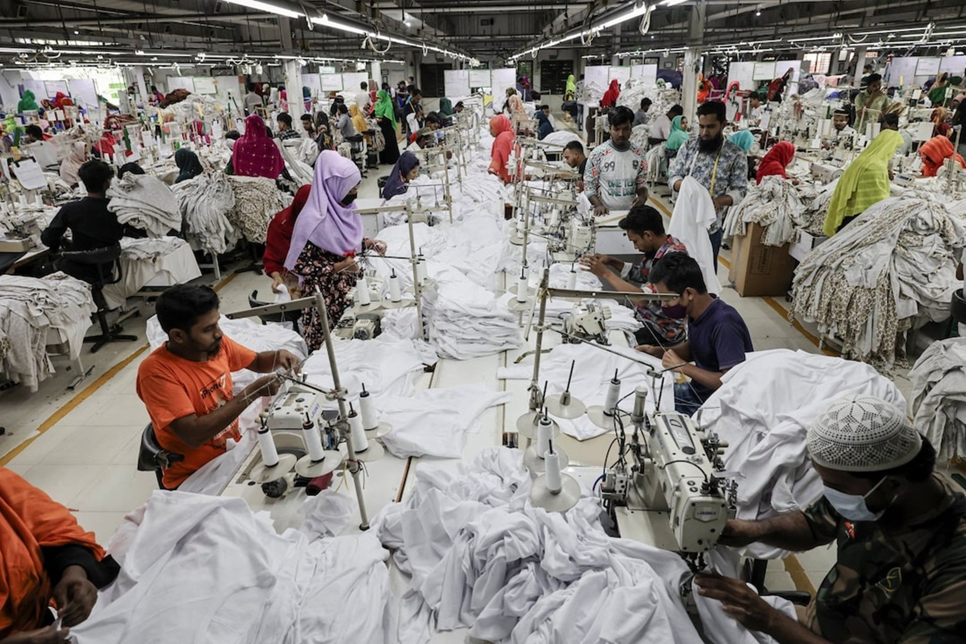 Đối thủ hàng đầu của dệt may Việt Nam nhận tin vui lớn từ Mỹ - Ảnh 1