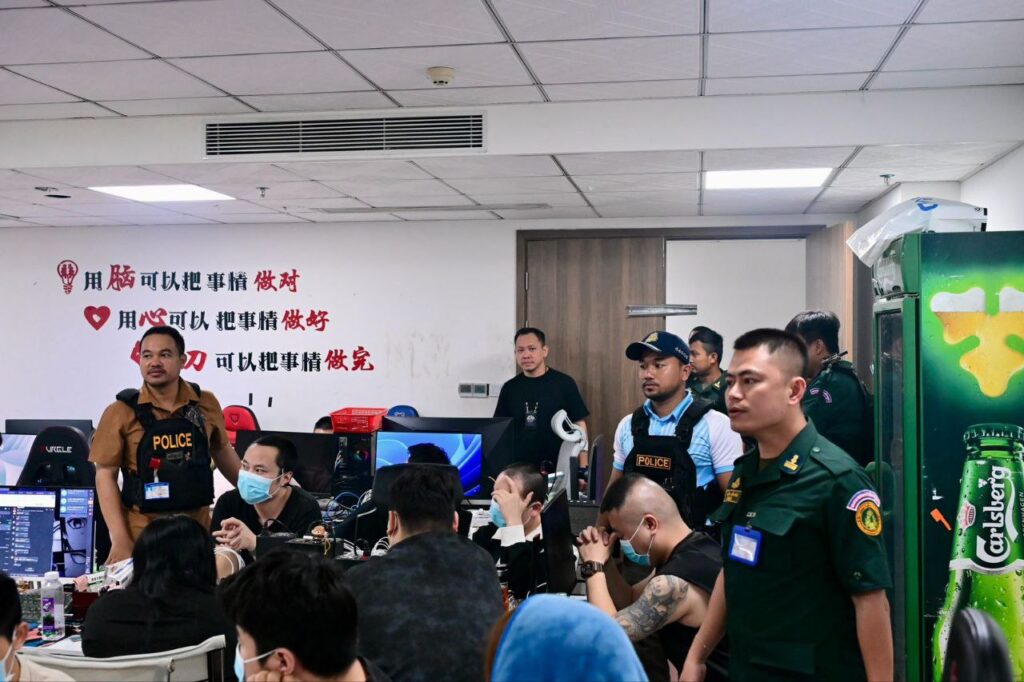 Campuchia đánh mạnh tụ điểm "đen", triệt hàng loạt sòng bạc lừa đảo lớn - Ảnh 1