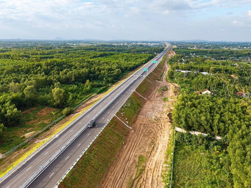 Cao tốc Quảng Ngãi - Hoài Nhơn sẵn sàng đưa vào khai thác phục vụ Tết Nguyên đán - Ảnh 1