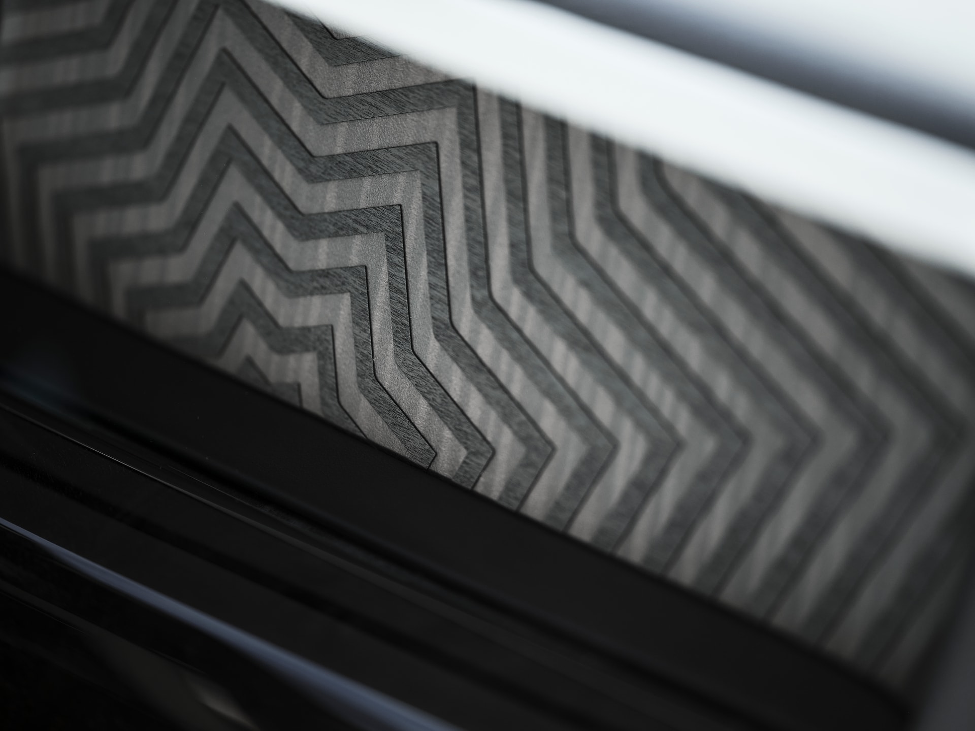 Rolls-Royce Phantom có bản khắc laser độc nhất thế giới: Hoạ tiết có thể gây hoa mắt, độ sâu vết khắc dày gần gấp đôi tờ tiền - Ảnh 3