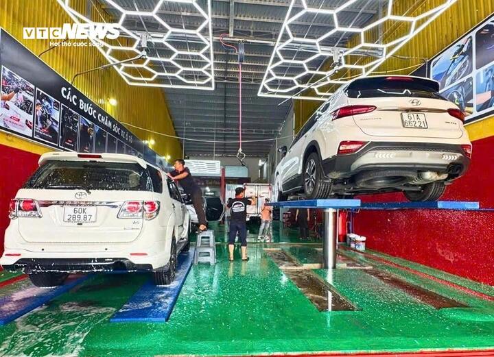 200.000 đồng một lần rửa xe, chủ tiệm hốt bạc dịp giáp Tết - Ảnh 1