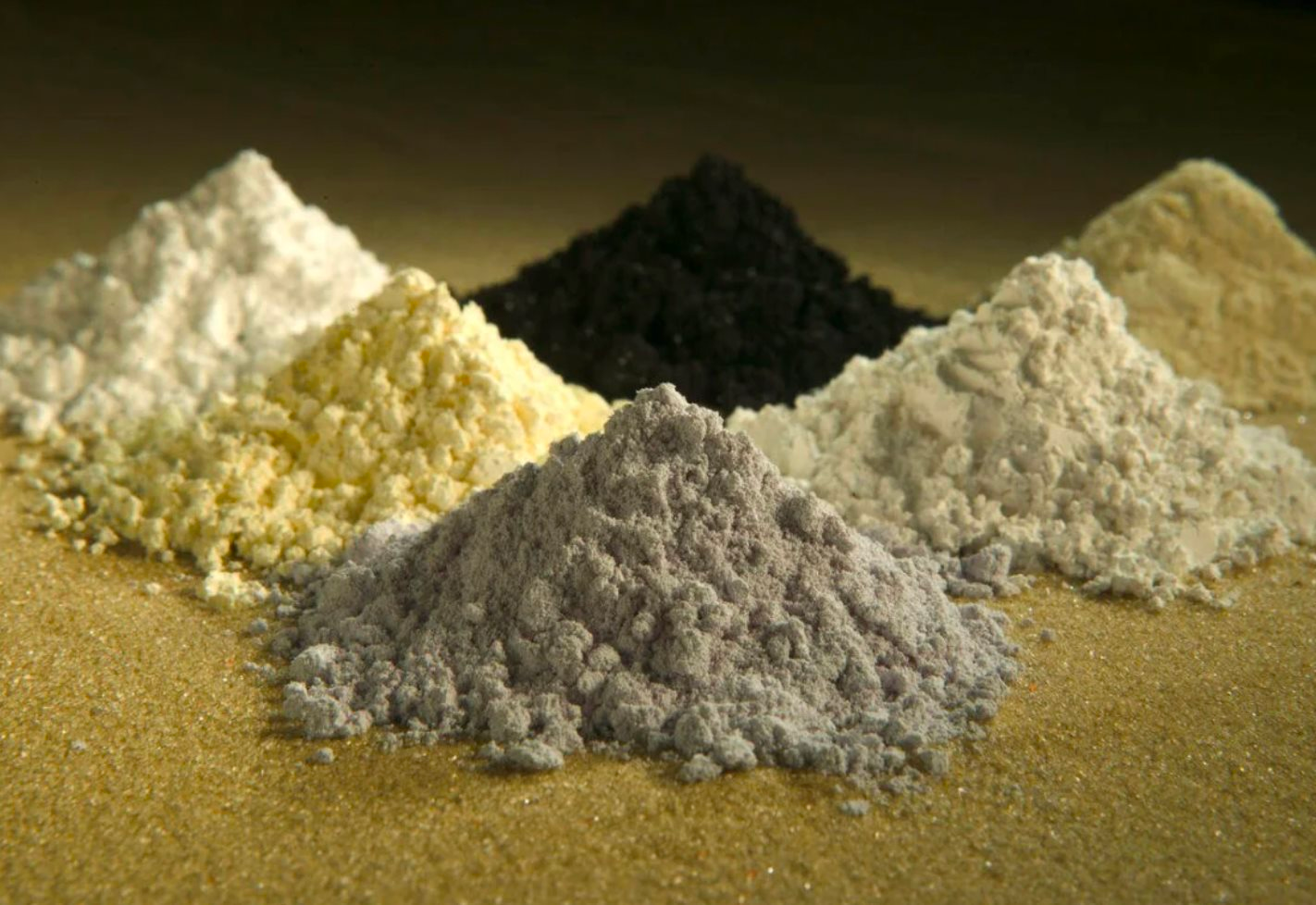 Mỹ tuyên bố sắp mở 'rương' 12 tỷ USD giống kho dự trữ chiến lược dầu mỏ, thách thức 'ngôi vương' của Trung Quốc - Ảnh 1