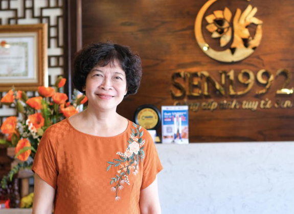 Bà chủ Sen Tài Thu bị cáo buộc cùng đồng phạm chiếm đoạt hơn 988 tỷ đồng - Ảnh 1