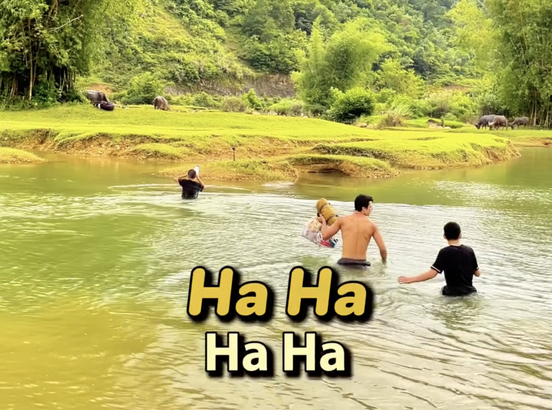 Cầm 200k rồi chạy biến đi mất, hành động quay lại của đứa trẻ vùng cao khiến khách Tây phải nể phục - Ảnh 2