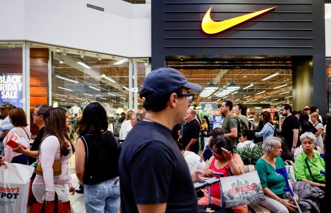 Nóng: Nike bị điều tra, phải cung cấp hàng nghìn trang tài liệu làm bằng chứng - Ảnh 1