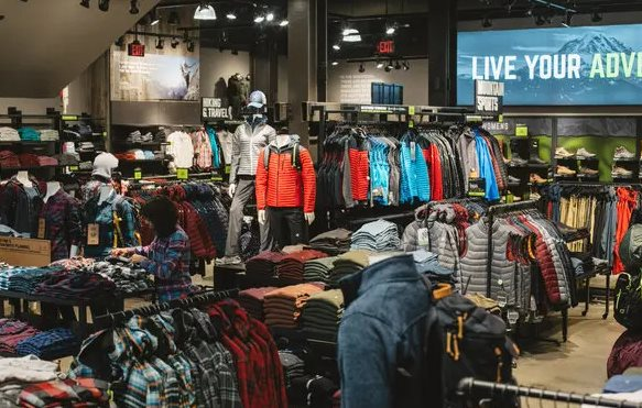 Thương hiệu đồ thể thao 100 năm tuổi vừa chính thức nộp đơn xin phá sản, đang cân nhắc bán toàn bộ 220 cửa hàng - Ảnh 1