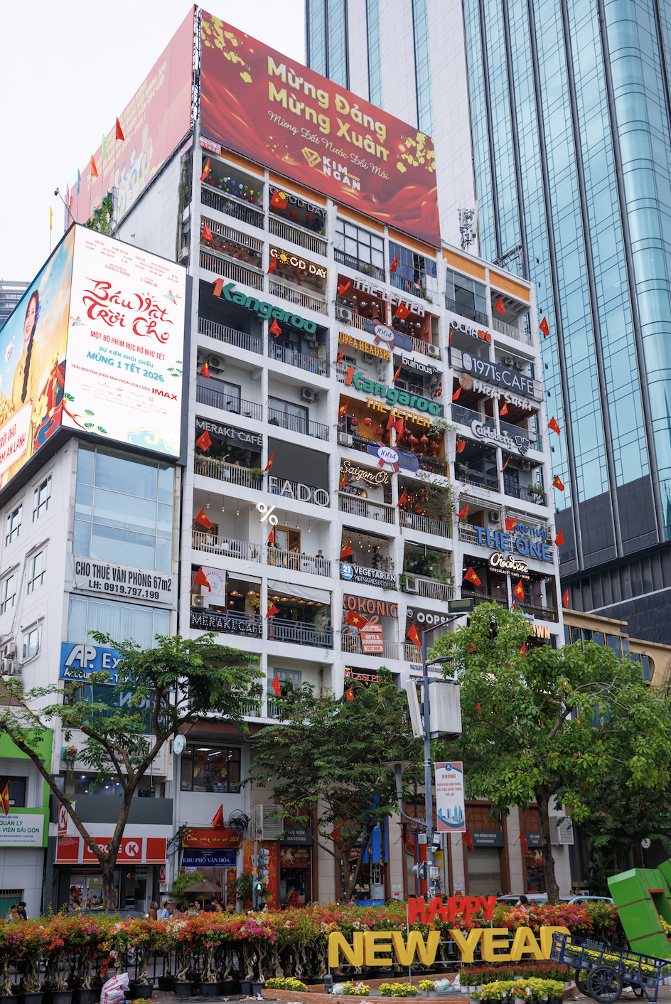 Chung cư 66 năm tuổi ở phố đi bộ Nguyễn Huệ từng lên báo Mỹ: Diện mạo sau chỉnh trang lạ lẫm, nhìn ảo như A.I - Ảnh 5