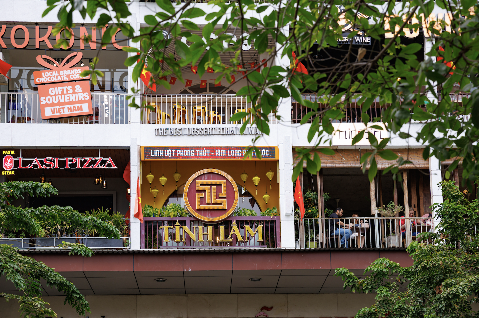 Chung cư 66 năm tuổi ở phố đi bộ Nguyễn Huệ từng lên báo Mỹ: Diện mạo sau chỉnh trang lạ lẫm, nhìn ảo như A.I - Ảnh 8