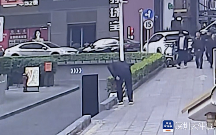 Phát hiện 7kg bạc nằm "bơ vơ" trên vỉa hè - Ảnh 2