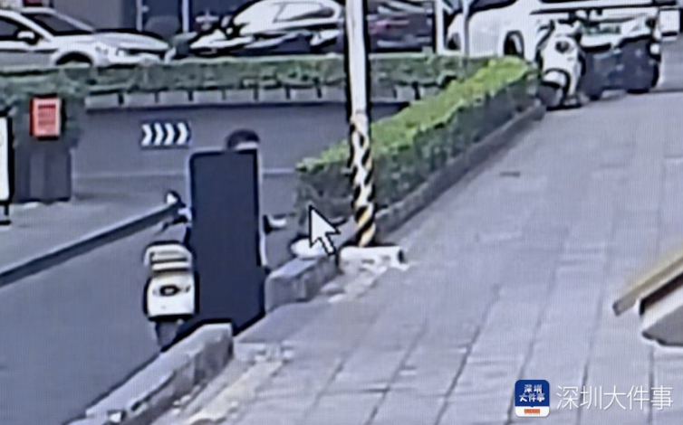 Phát hiện 7kg bạc nằm "bơ vơ" trên vỉa hè - Ảnh 3