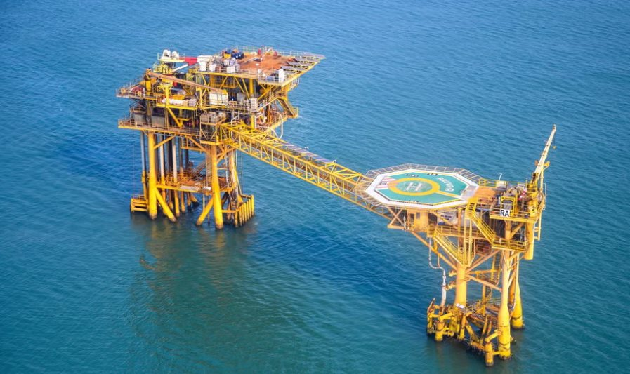 Khoan 2.200m xuống đáy biển, phát hiện mỏ khí đốt quy mô lớn: Trữ lượng 1,4 tỷ thùng dầu - Ảnh 1