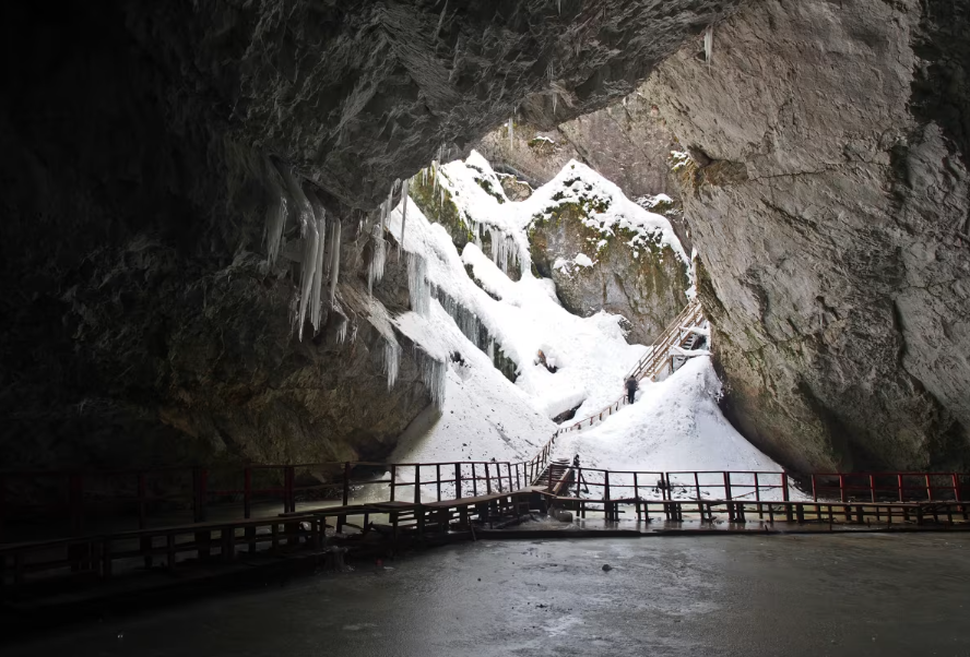 Một thứ bí ẩn bị "phong ấn" trong hang băng 5.000 năm vừa được giải phóng, có thể tạo ra phép màu cho nhân loại - Ảnh 1