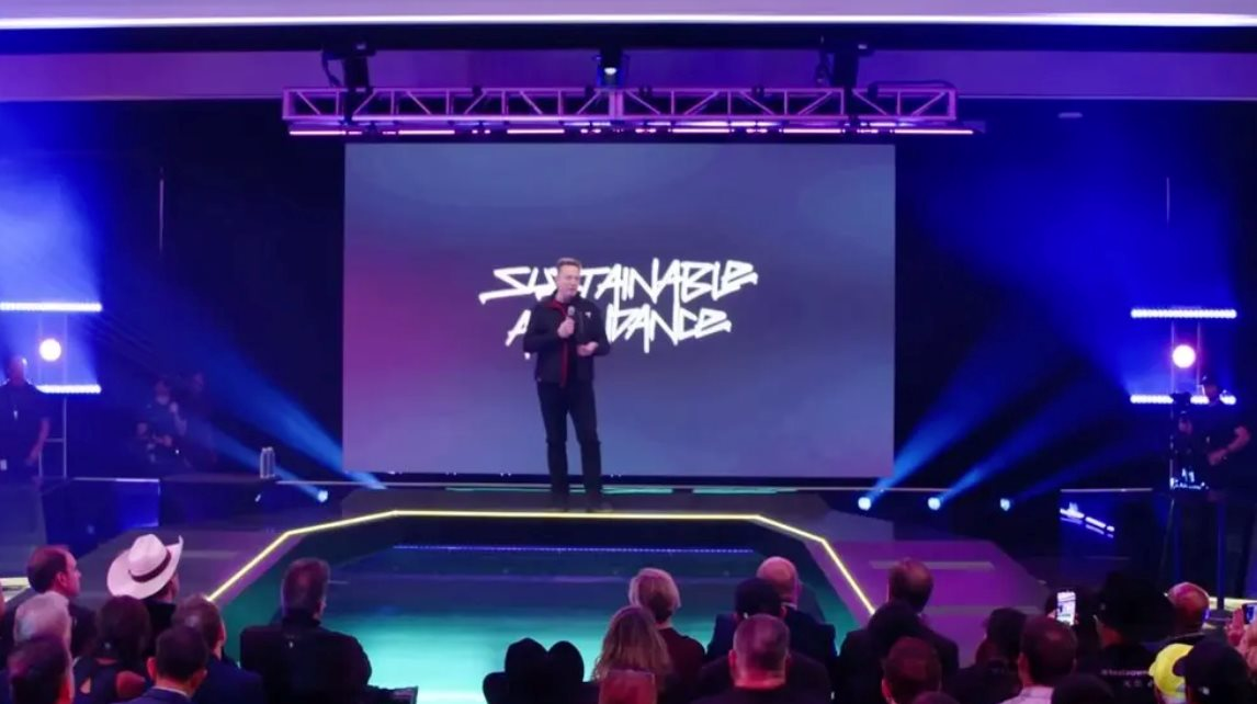 Elon Musk vẽ tương lai AI không tưởng: Con người không cần làm việc, tiền bạc trở nên vô nghĩa, robot nhiều hơn cả dân số chung - Ảnh 2