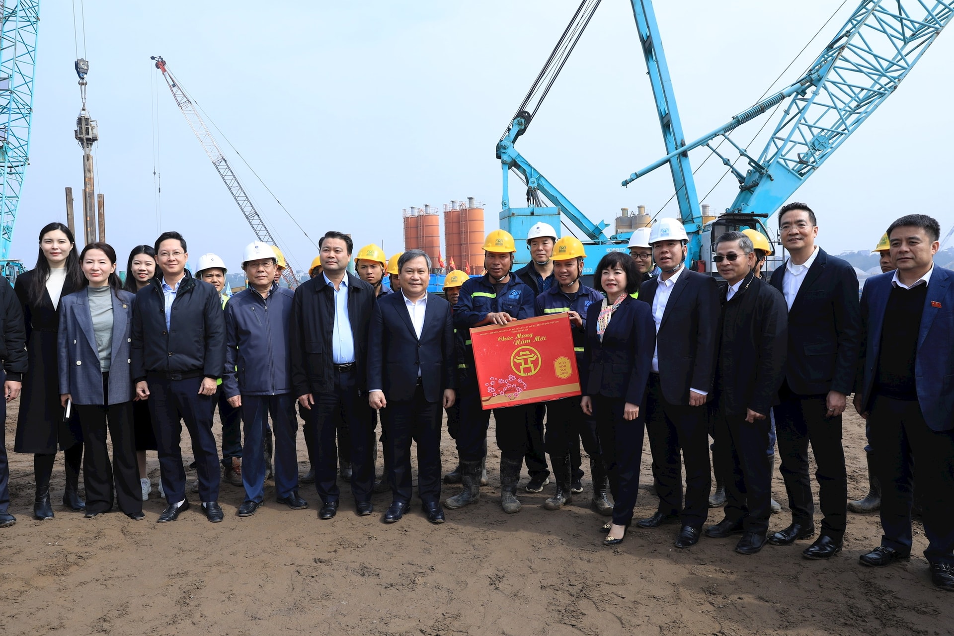 Triển khai cầu Tứ Liên cùng Vingroup, cầu Ngọc Hồi và metro 72.300 tỷ đồng, 'ông lớn' hạ tầng Trung Quốc tự tin điều này - Ảnh 2