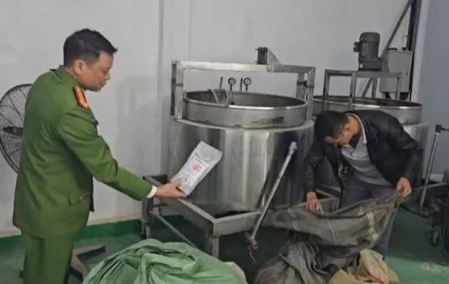 Vụ phá 2 đường dây thuốc giả: Có loại chứa chất cấm gây đột quỵ, suy tim - Ảnh 2