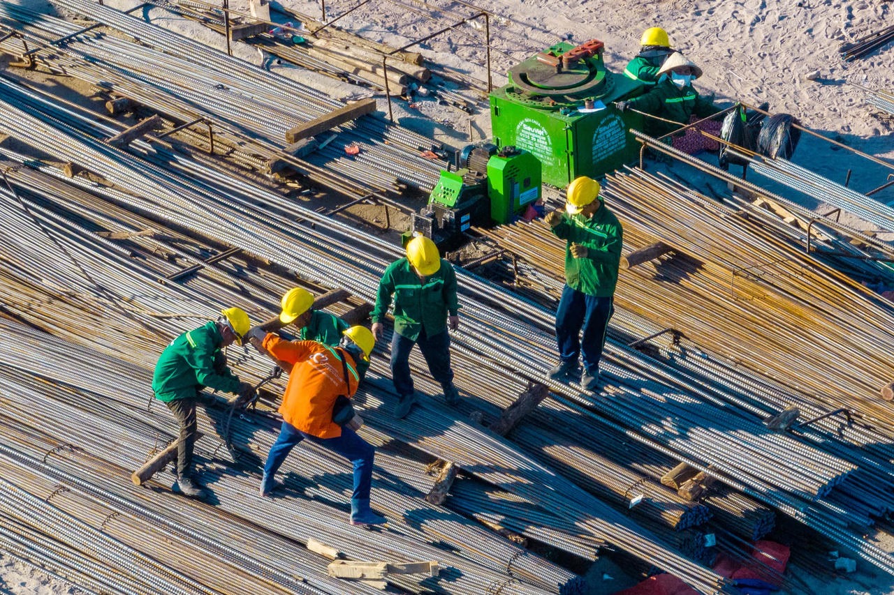 Công nhân bám công trường trọng điểm, làm việc xuyên Tết Bính Ngọ 2026 - Ảnh 4