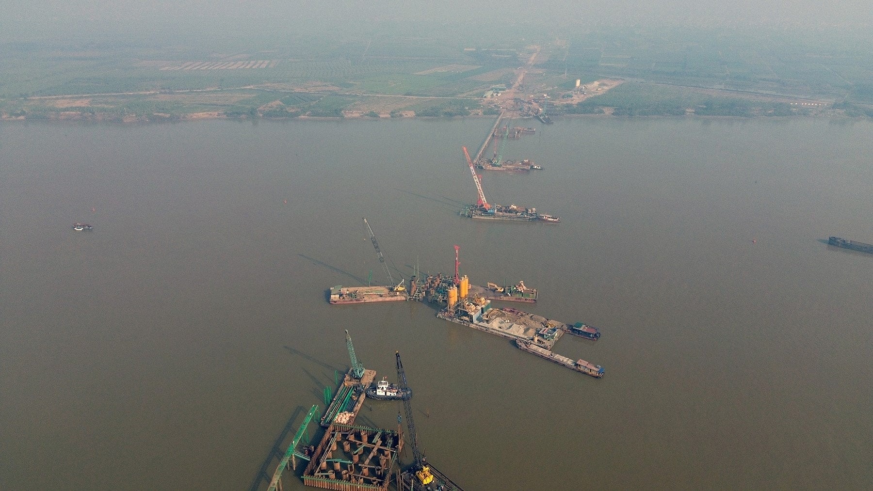 Công nhân bám công trường trọng điểm, làm việc xuyên Tết Bính Ngọ 2026 - Ảnh 7