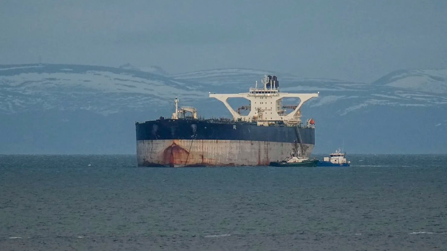 Phát hiện 1.400 tàu chở hàng cấm di chuyển trên biển, Mỹ và châu Âu ‘đau đầu’ - Ảnh 1