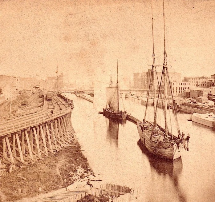 Lòng hồ đầy "tàu ma" ở Mỹ - Ảnh 1