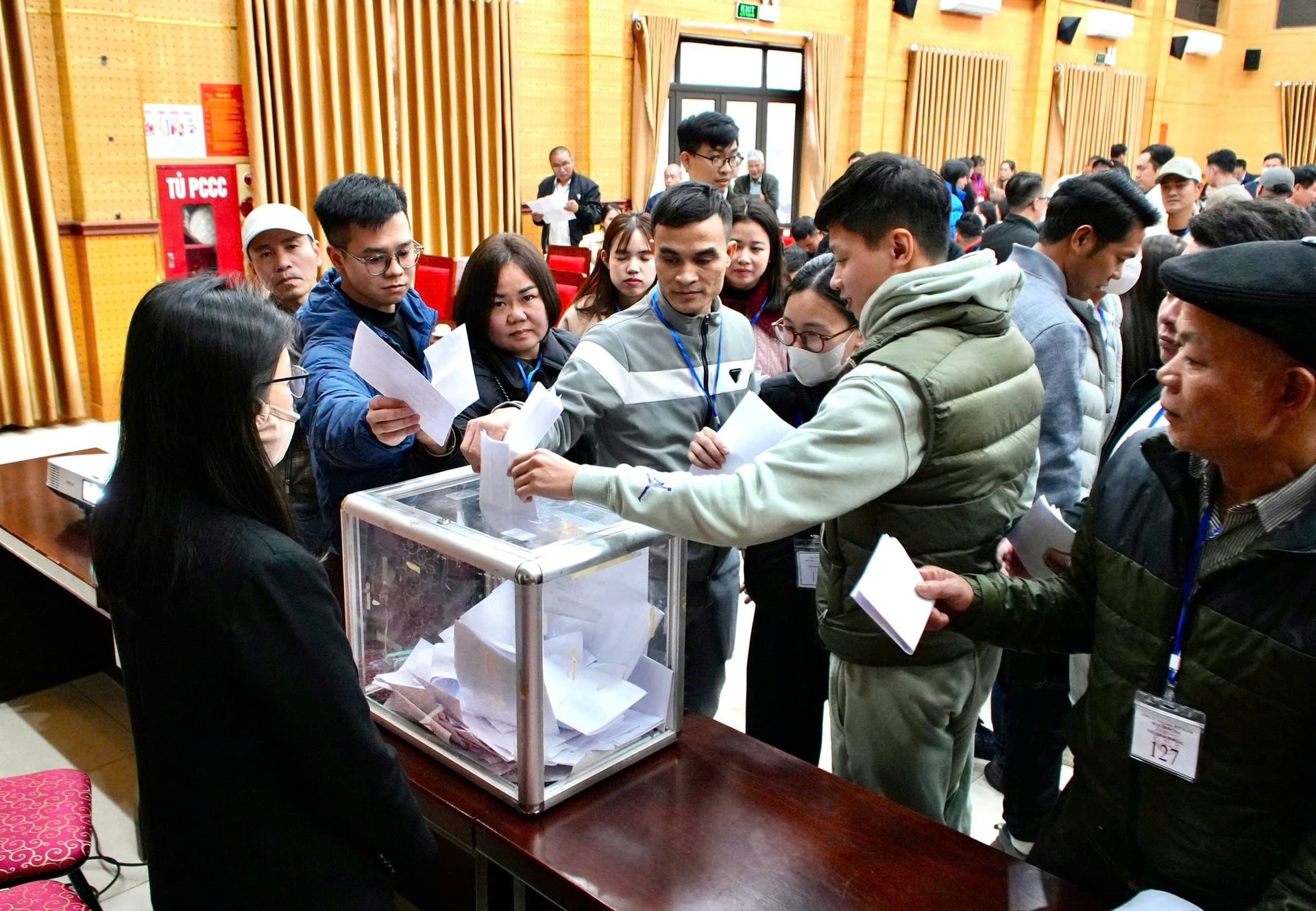 Giá đất Tây Phương đấu giá lên tới hơn 164 triệu đồng/m² - Ảnh 3