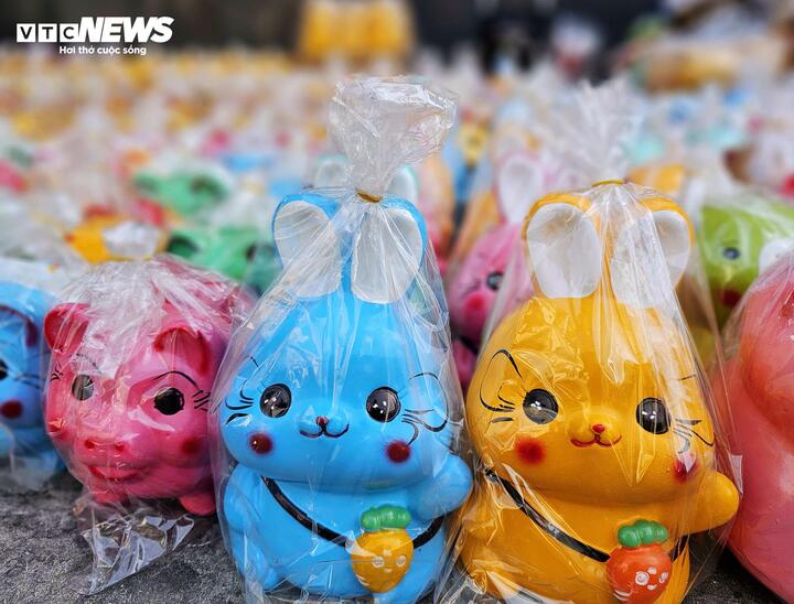 Thị trường hoa tươi, đồ cúng sôi động trước ngày vía Thần Tài - Ảnh 16