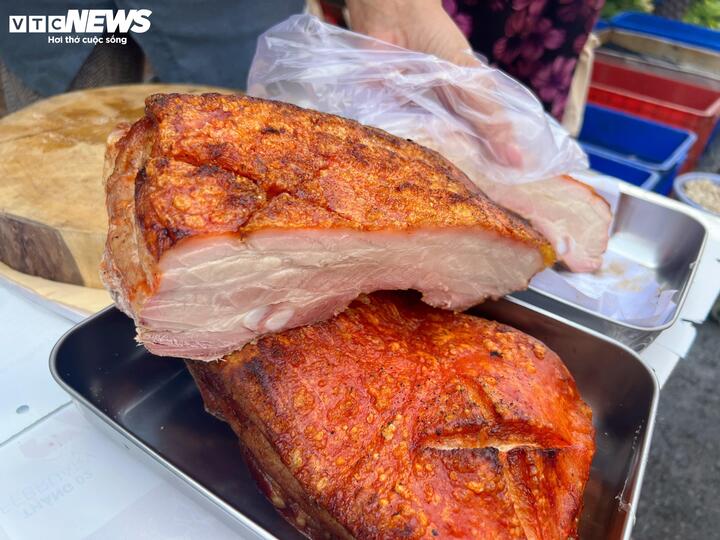 Thị trường hoa tươi, đồ cúng sôi động trước ngày vía Thần Tài - Ảnh 20