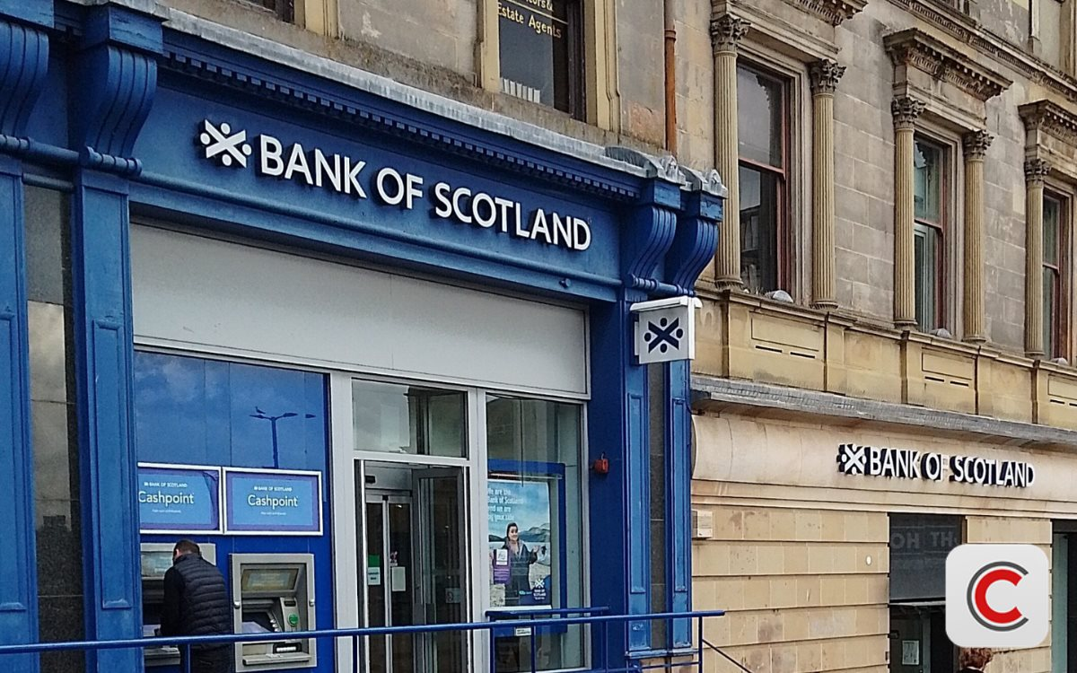 Nóng: Một ngân hàng hơn 300 năm tuổi vừa bị phạt hơn 5 tỷ đồng vì phạm lỗi nghiêm trọng - Ảnh 1