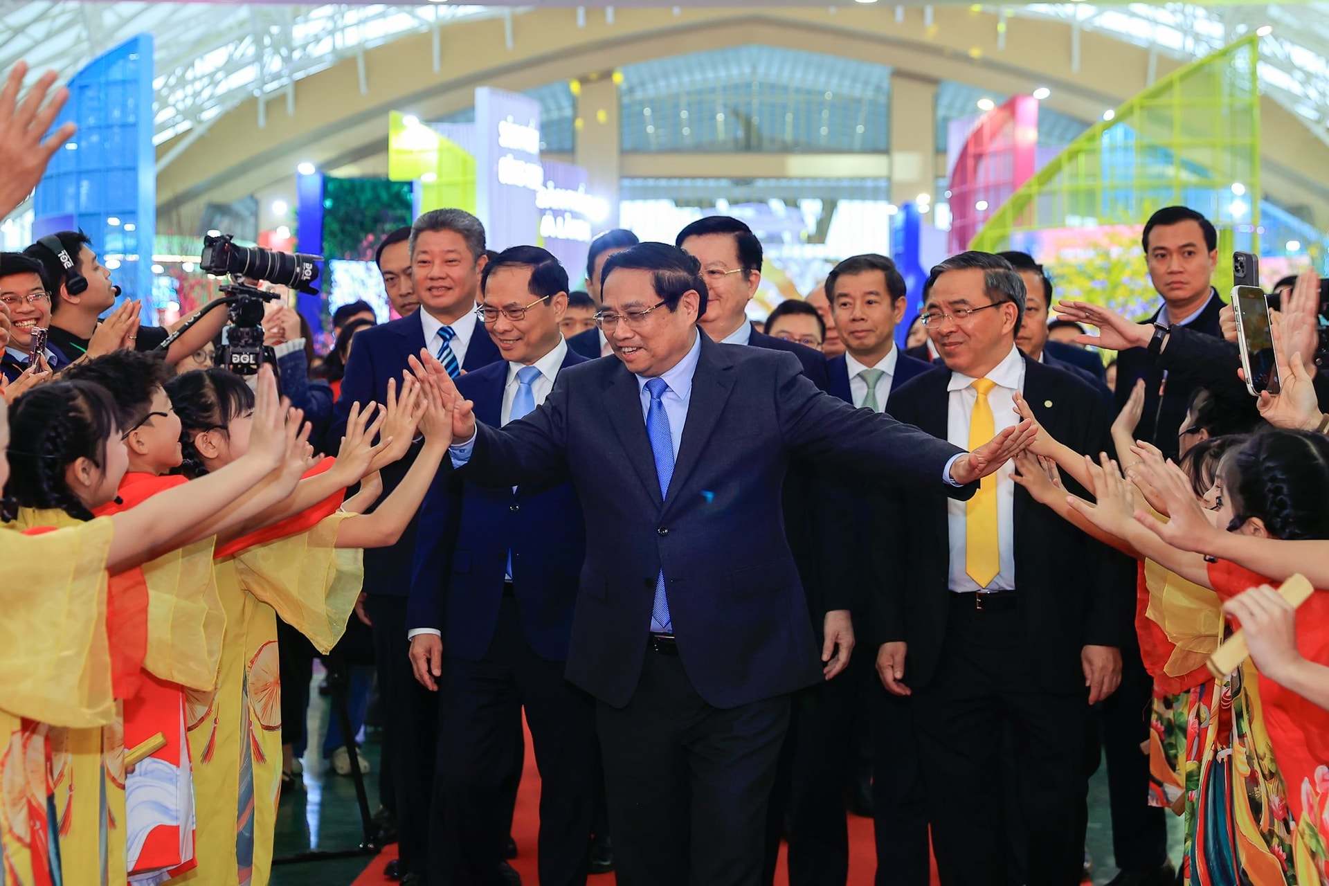 Tại sự kiện "6 nhất" ở công trình top 10 TG, Thủ tướng biểu dương tập đoàn của tỷ phú Phạm Nhật Vượng - Ảnh 1