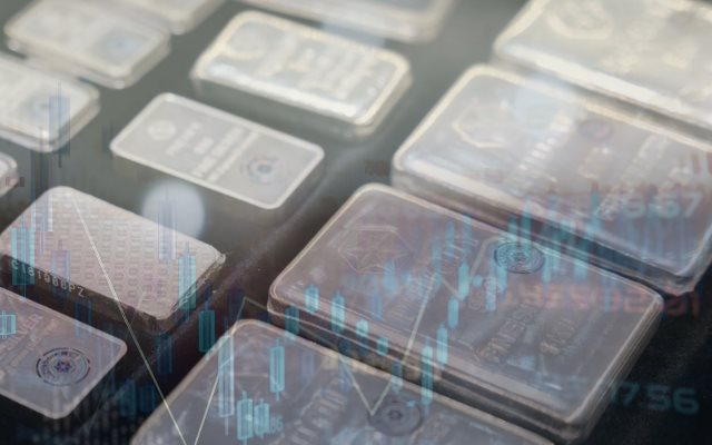 Bán chứng khoán để 'đu đỉnh' bạc giá hơn 120 triệu đồng/kg, tôi phải làm gì bây giờ? - Ảnh 1