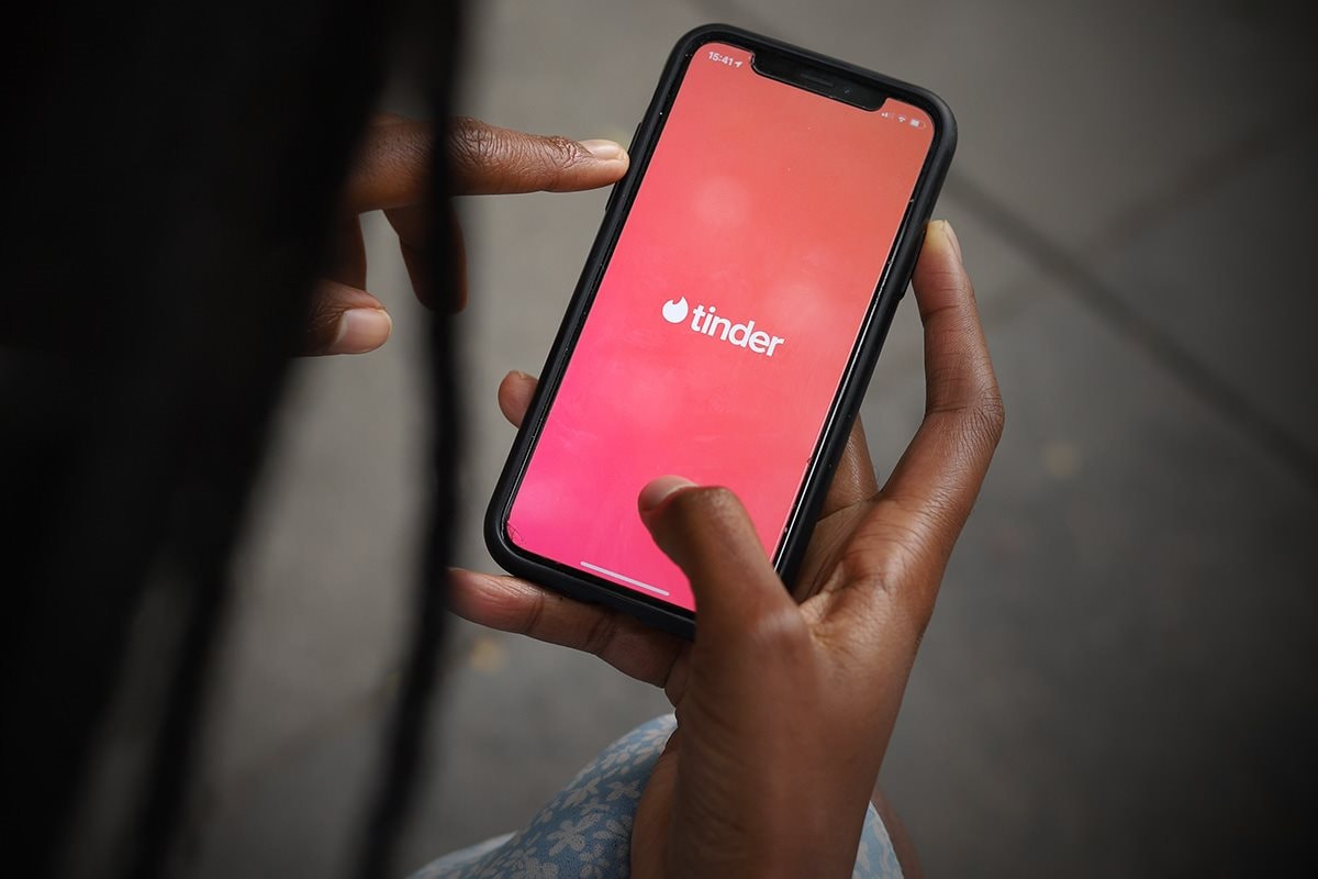 Quẹt phải để có việc: Ứng dụng hẹn hò Tinder, Bumble hồi sinh sự nghiệp của hàng nghìn Gen Z giữa cơn bão thất nghiệp - Ảnh 2