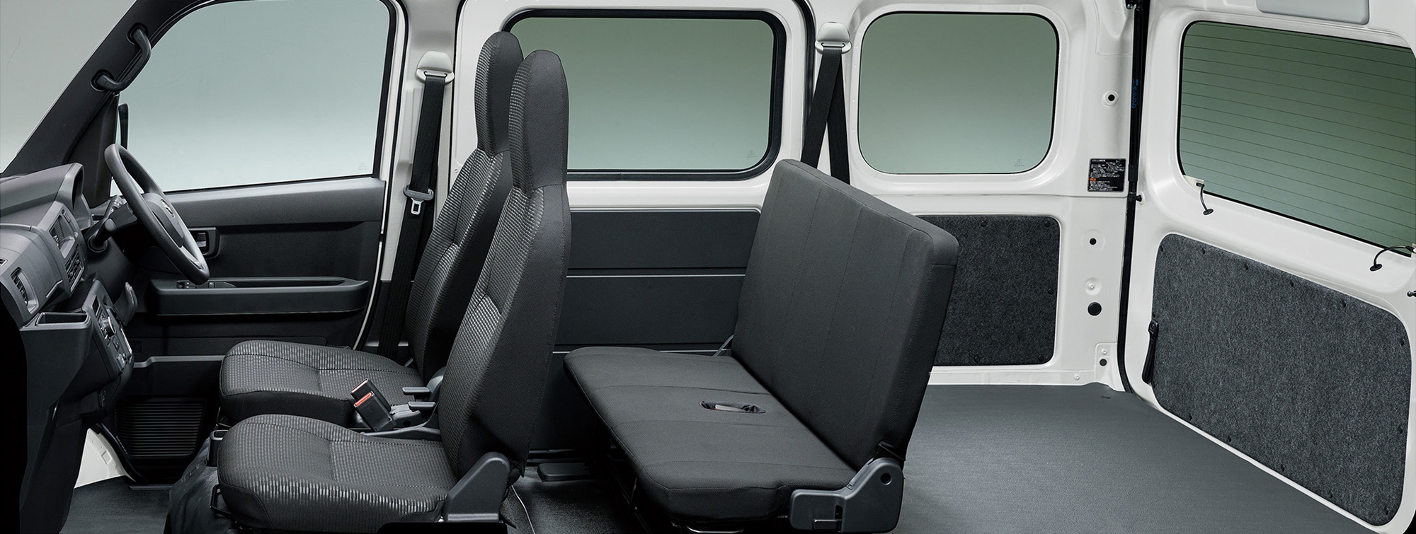 Toyota ra mắt xe điện siêu nhỏ ngắn như xe máy, chạy 257km/sạc, sạc nhanh, có ổ cắm cho ngày nhà mất điện - Ảnh 11