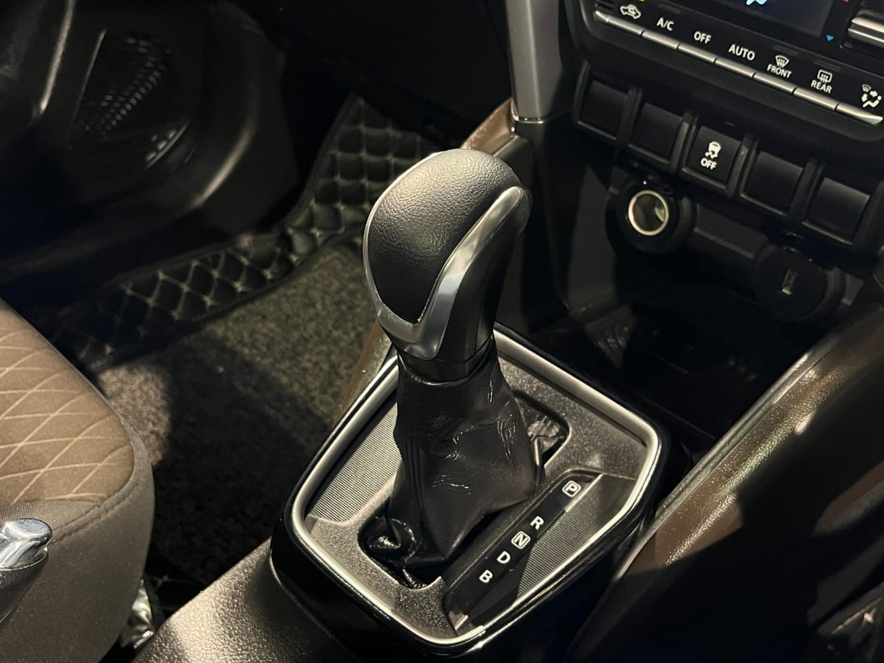 Toyota Urban Cruiser Hyryder lộ bản 7 chỗ mới: Dài hơn, cụm đèn tinh chỉnh lại, có thể cạnh tranh Destinator - Ảnh 6