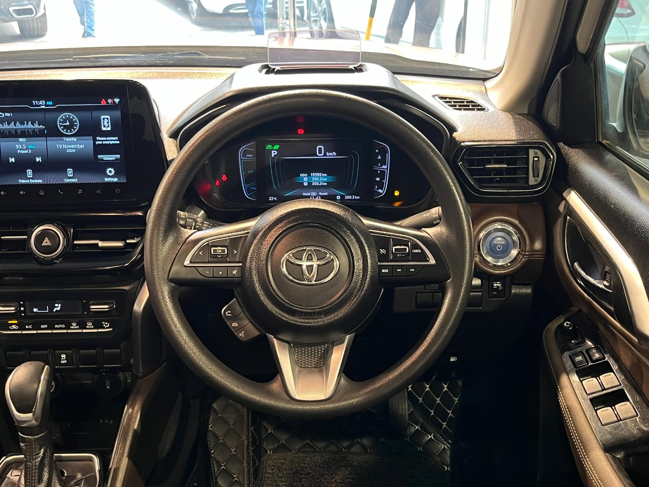 Toyota Urban Cruiser Hyryder lộ bản 7 chỗ mới: Dài hơn, cụm đèn tinh chỉnh lại, có thể cạnh tranh Destinator - Ảnh 5