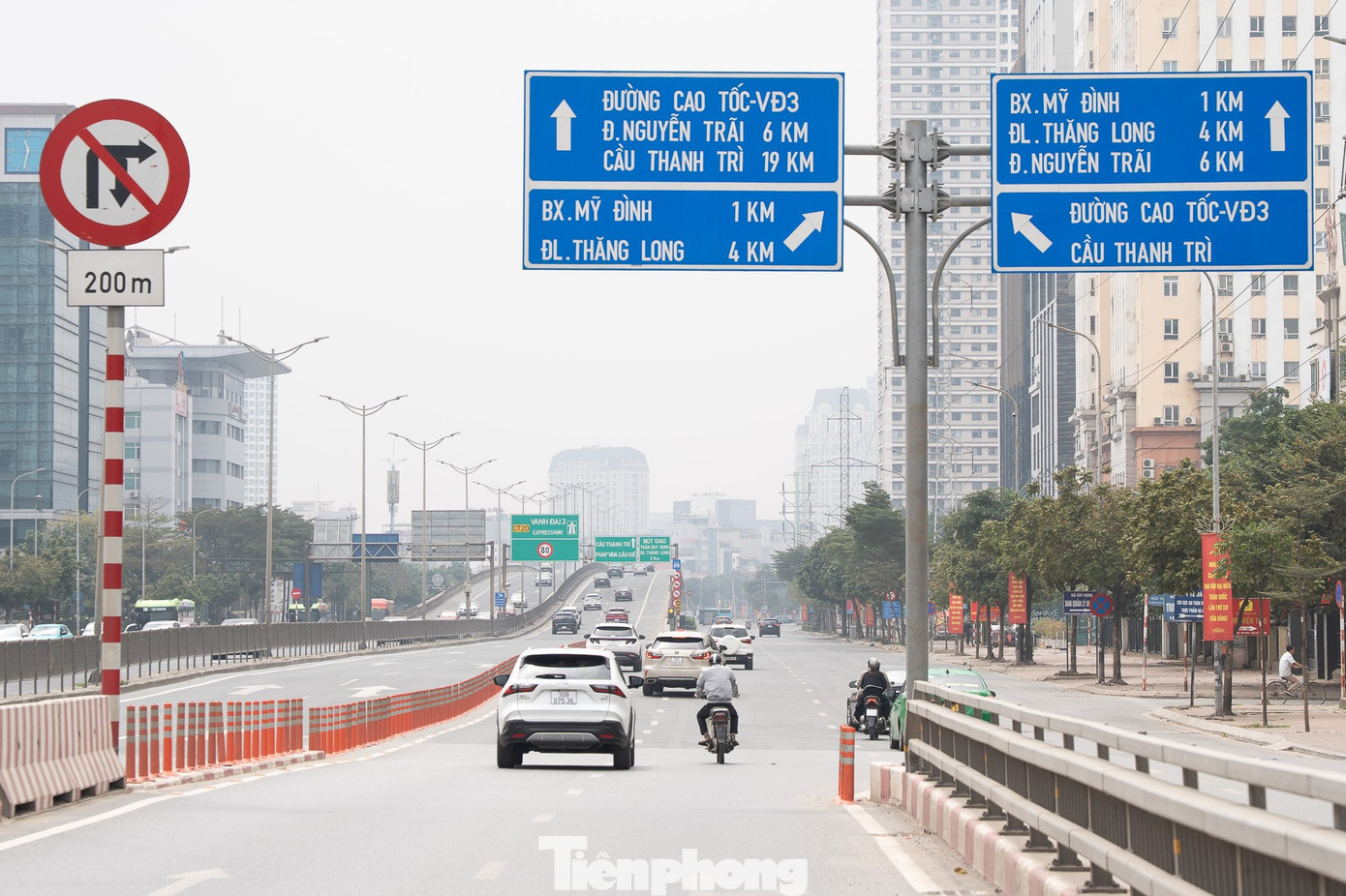 Hà Nội mùng 1 Tết: Khi 'điểm đen' ùn tắc hóa đường rộng thênh thang - Ảnh 5