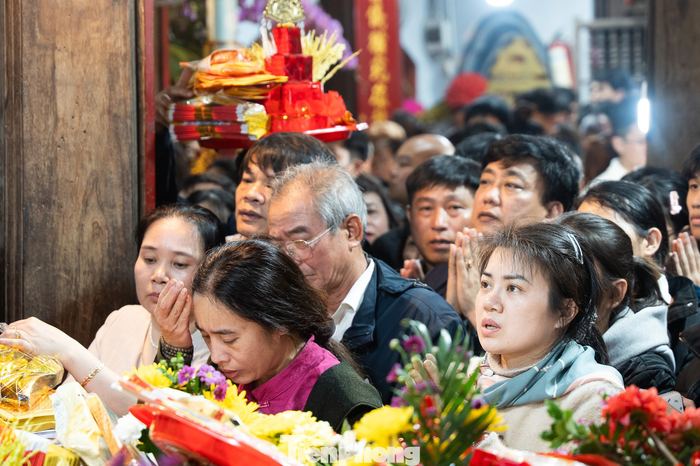 Hàng vạn người 'mua may, bán rủi' xuyên đêm tại phiên chợ lớn nhất Bắc Bộ - Ảnh 16