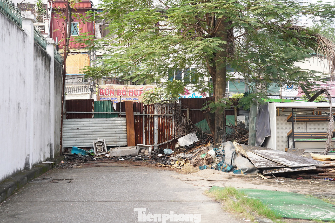 Khu sinh thái 15ha giữa Hà Nội bị bỏ hoang, hóa thành bãi rác, sân pickleball - Ảnh 4