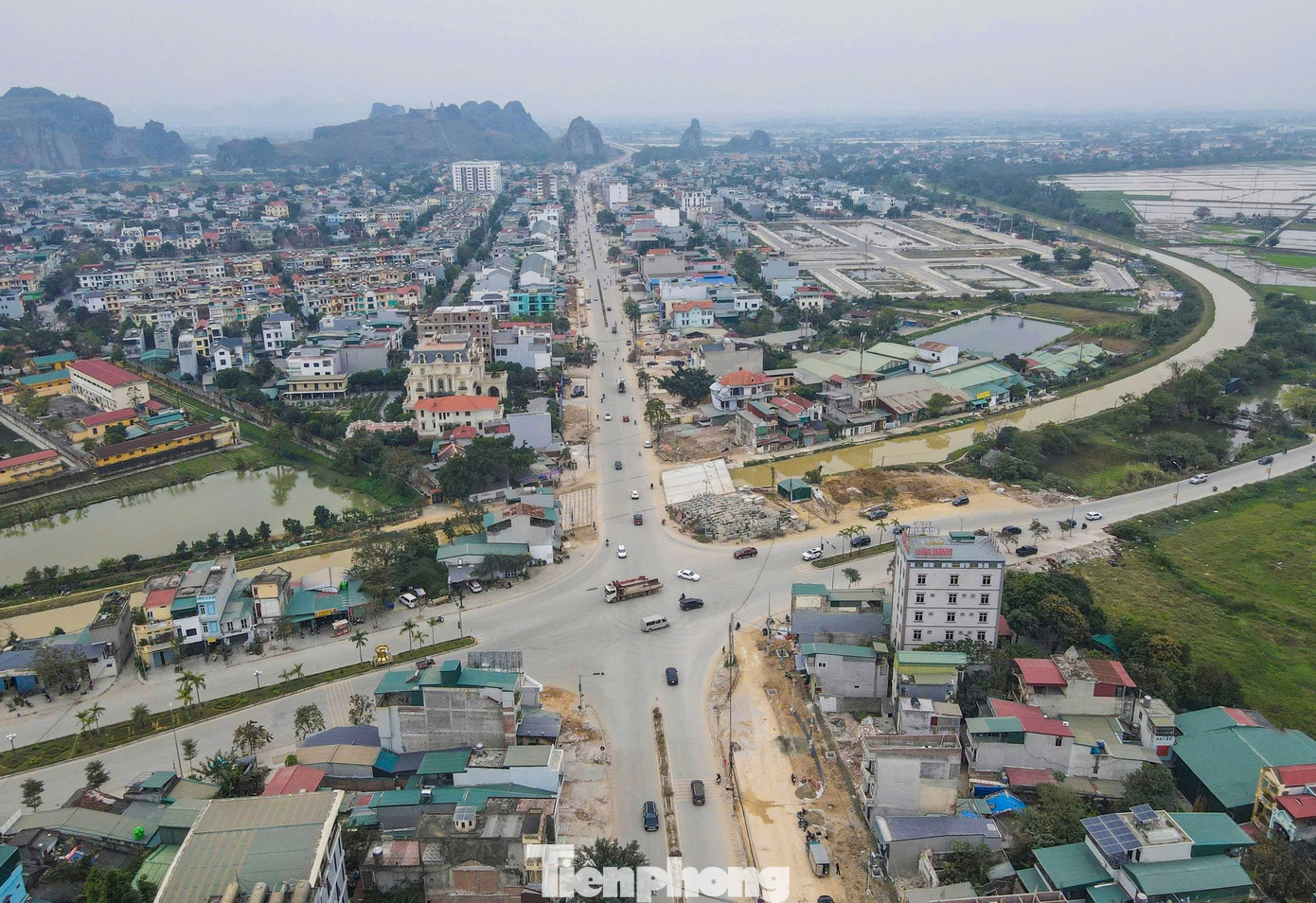 Hàng trăm nhà kiên cố bị tháo dỡ cho dự án mở rộng đại lộ hơn 1.000 tỷ đồng - Ảnh 1